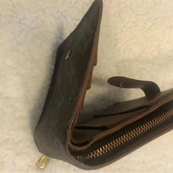 Louis Vuitton CA0030 Monogram Wallet - Picture 7 of 12